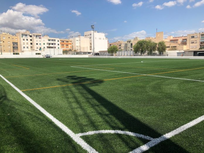 renovación de césped y equipamiento de los campos de fútbol 11 de Can Valero y el Rafal