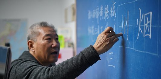 Dong Laoshi, el maestro de caligrafía. 书法大师冬老师