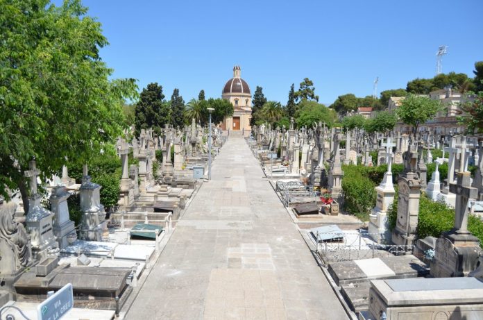 Las visitas guiadas diurnas al Cementerio de Palma son una experiencia teatral y cultural