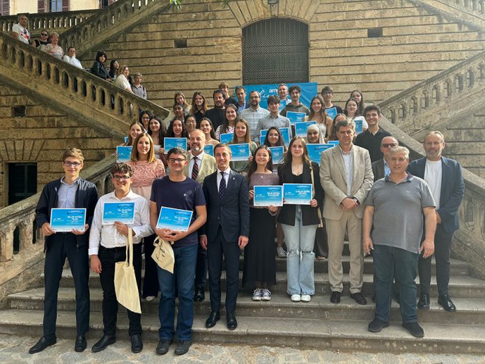 Entrega de premios del concurso literario AMIC-Ficcions celebra el talento juvenil en las Baleares