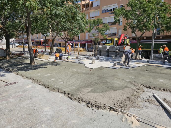 La rehabilitación de la plaza Tarent de la Vileta permitirá renovar todo el pavimento del entorno y suprimir las barreras urbanísticas