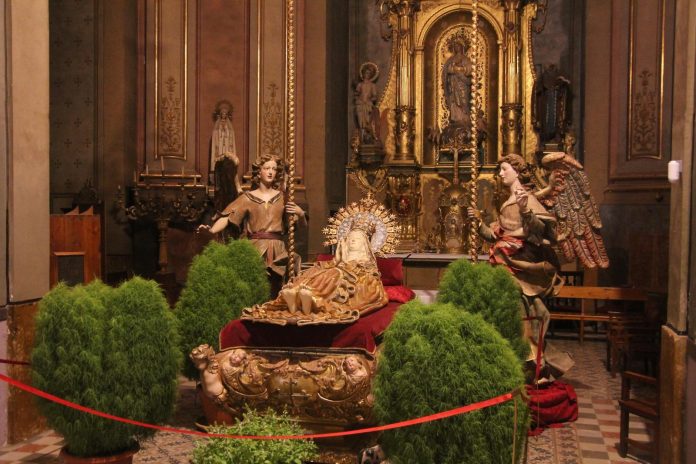 Exposición de 78 lechos de la Virgen María en Mallorca para la festividad de la Asunción