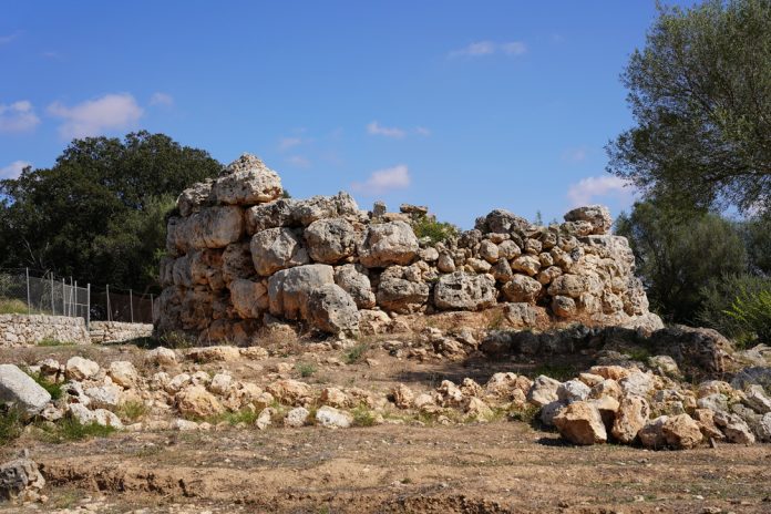 Los talayots de Es Racons son los guardianes de Llubí