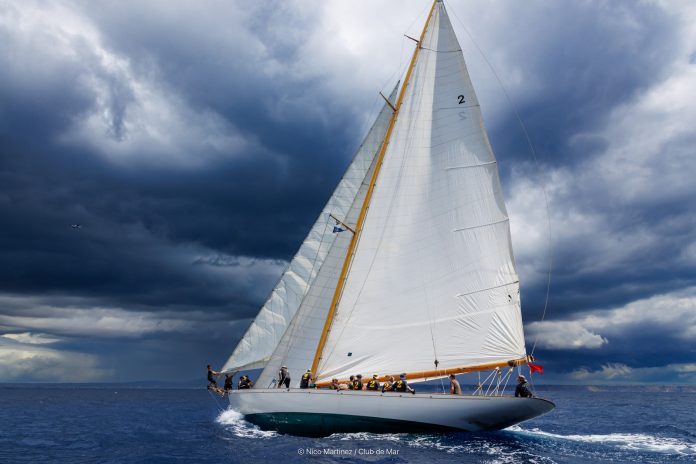 Hallowe’en, el icono intemporal de la vela clásica, participa en la XXIX regata Illes Balears Clàssics