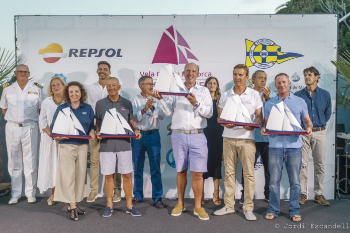 La entrega de trofeos pone el broche de oro a la XX Copa del Rey Repsol de Barcos de Época