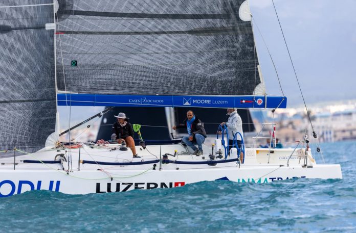 La tormenta no desluce la salida de la Regata Rei en Jaume