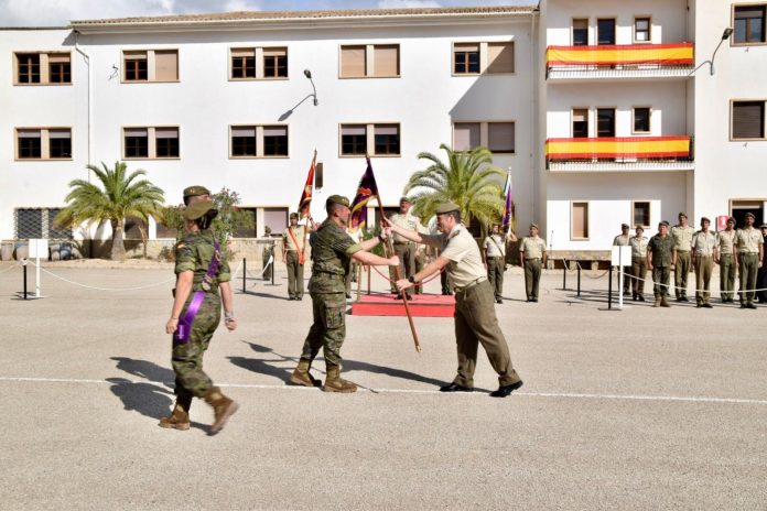 Acto de entrega de banderín al CECOM T-6000