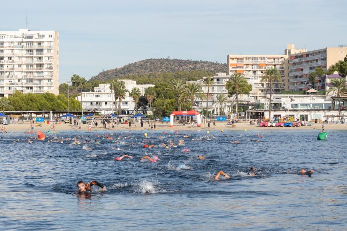 Más de 250 personas se zambullen en la segunda edición de la Vuelta a Sa Porrassa