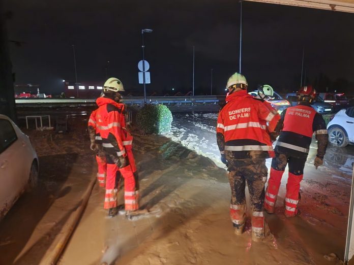 Los Bomberos de Palma habilitan una cuenta bancaria para donaciones destinadas a las tareas de rescate y limpieza en las zonas afectadas por la DANA