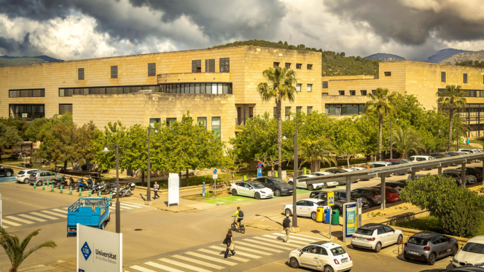 Radiografía de la movilidad en la UIB: baja el uso del coche privado y crece el transporte público un 12%