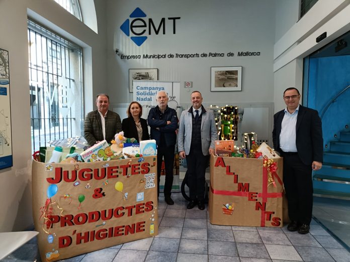 La EMT Palma entrega 410 kg de alimentos y más de 150 juguetes