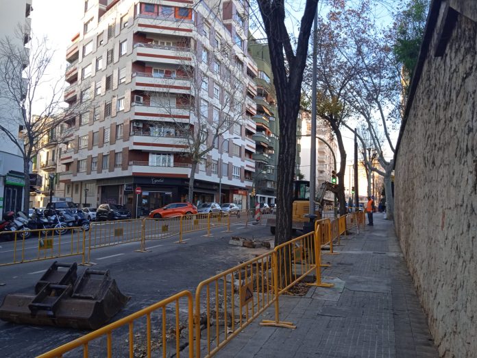 Arrancan las obras de mejora del pavimento y la accesibilidad en la calle Fra Juníper Serra