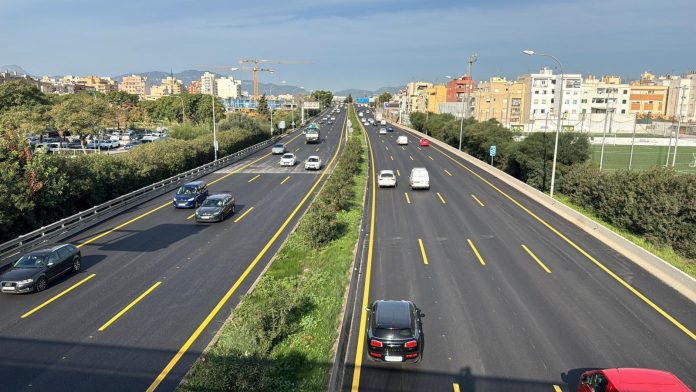 Los técnicos del Consell de Mallorca corroboran el buen funcionamiento de las obras en la vía de Cintura y en la autopista del aeropuerto para minimizar las retenciones