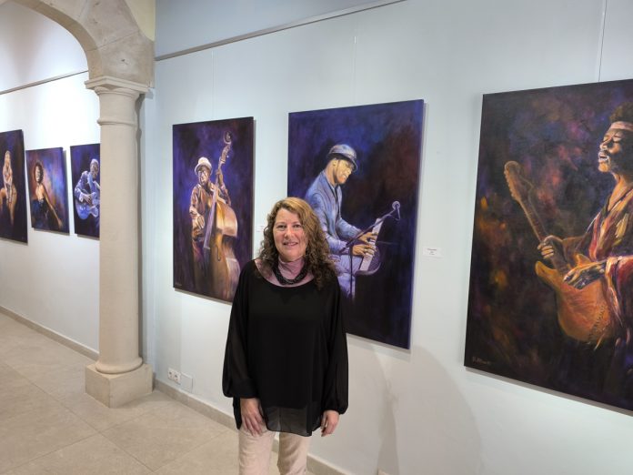 A Ritmo de Blues en una exposición de pinturas en la Fundación Sophia